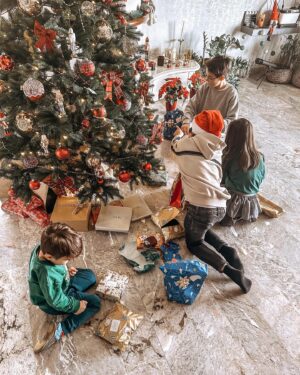 Tjaša Perko Instagram - Merry Christmas folks! It’s all about family, love and food. Always! #greatful 🤍
•
•
•
•
#mybigfamily #loveyouall #happy #merrychristmas #myholiday #bestone