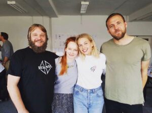 Tobias Santelmann Instagram - THE LAST KINGDOM 3 ⚔️
Tiden er endelig kommet for at sesong 3 også blir vist i Norge. Det slippes to episoder på NRK nett-TV hver dag. Innen søndag er alle episodene tilgjengelige i 30 dager.

I tillegg til firkløveren på bildet, ser vi også våre staute karer @furus83 og @chrisrygh 
Enjoy 😎