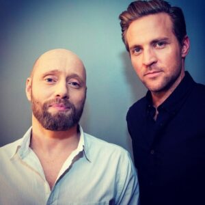 Tobias Santelmann Instagram - Letter på sløret i kveld på Lindmo kl 21.25. 
MORDENE I KONGO
@akselhennie 
@nrklindmo
Foto: @juliamarienagle
#MordeneiKongo
