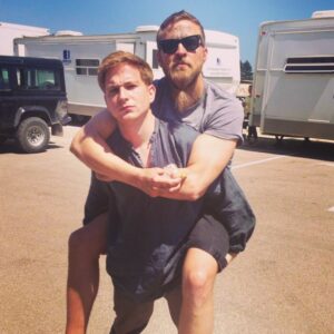 Tobias Santelmann Instagram - #tb to that day when @harrymcentire tried to touch Ragnar’s extended beard. As punishment he had to carry me around for three hours. Didn’t seem to bother him. Harry is surprisingly strong 😎
#thelastkingdom
@netflix