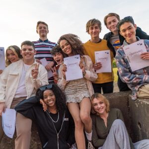 Tobie Donovan Instagram - AAAAaaaaaa!!!!! Omg! I can’t tell you how excited I am to announce that I am going to be playing Isaac in the Netflix adaptation of Alice Oseman’s incredible Heartstopper!! 
This is the biggest dream come true and has truly been the craziest and most exciting experience of my life and I am so excited to be able to talk about it finally! 
For those of you who know and love Heartstopper, you will have noticed that my character Isaac is new to the TV show, but I hope you will all fall in love with him in the same way I have! I feel so privileged to be telling his story in this show and to be representing my community on such a huge platform like Netflix! 🙌🏼🏳️‍🌈
A huge thank you to @aliceoseman @patwalters__  and Euros Lyn and @danieledwardscasting for believing in me and trusting me to tell Isaacs story, I am forever grateful to you all! 
This cast is a dream and I love each of them so much, we are all so excited to share this story with the world! So welcome to the Osemanverse Isaac 💞