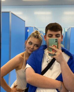 Tobie Donovan Instagram - @jacquemus 💙