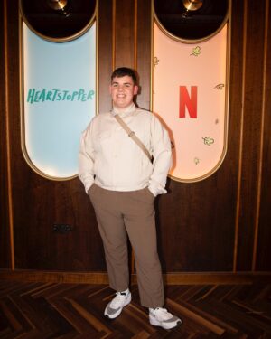 Tobie Donovan Instagram - Heartstopper is now streaming on @netflix 🥳 Go watch it, and when you’ve finished tell everyone you know to watch it!! 😉🍂🌈💜