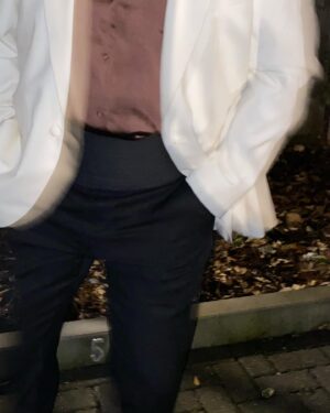 Tobie Donovan Instagram - about last night ✨

Styled by @benedict_browne 
👔- @shopoliverbrown 
👞- @dukedexter 
💍- @sergedenimes