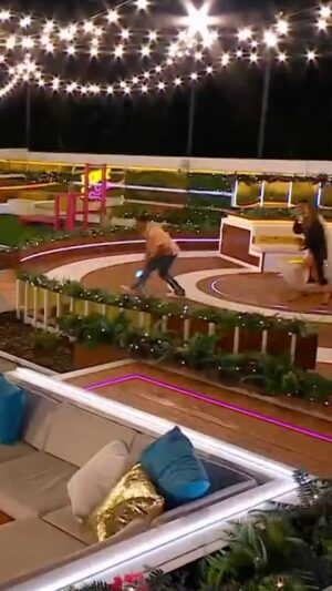 Toby Aromolaran Instagram - Do we have a new contender for the best ever Love Island pool jump? 🤿😭 #LoveIsland #AllStars