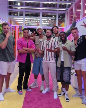 Toby Aromolaran Instagram - What we thinking about the Games then? 👀🎟️