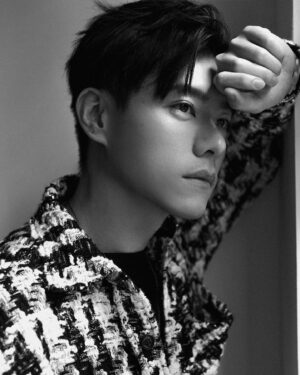 Toby Lee Instagram - 您2023年的專屬新桌面上線了！祝大家新年快樂！Happy new year 🎊