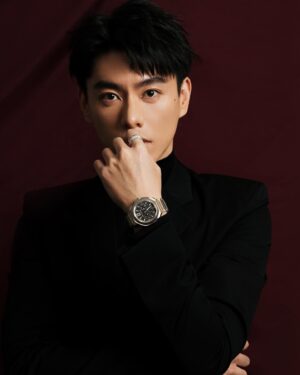 Toby Lee Instagram - 昨晚是我人生中最神奇也是最美妙的時刻。

直到今天起床我都覺得不可思議，能在這麼多優秀演員前輩中脫穎而出，除了幸運，沒有別的。

謝謝評審的青睞，讓一個在漁村長大的小孩，可以拿著獎座站到這個美好且榮譽的金鐘殿堂。

謝謝劇組團隊從上到下的所有人，沒有你們就不會成就今天的我。

謝謝所有支持她和她的她的觀眾們～不管你是什麼原因看了戲，都希望你們能在劇中找到溫暖與力量。

感謝和我一起共事的所有團隊夥伴們，這一路上以來的指導與幫助。

感謝我的兄弟，我的朋友，我的家人。

感謝小劉與皓明，謝謝你們出現在我的生命裏，在我的人生旅途上，照亮並指引著我前行。

沒有人是完美的，我會繼續努力，繼續演好接下來的每一個角色。

最後

我還是要說，阿母啊！哇愛哩 ❤️

All from @givenchy
Jewelry: @bulgari
Stylist: @chenghan_han
Makeup: @zephon790103
Hair: @raten02 @Chicshockhair
Photo: @hellohenryboy