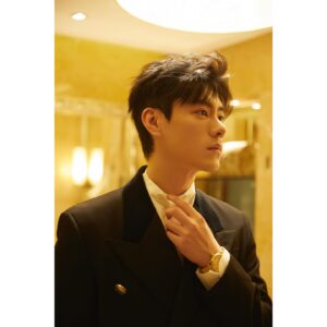 Toby Lee Instagram - 今天能和觀眾朋友們在戲院一起看#電影花千骨 
真的很感動
還有觀眾說他都看哭了
反正我是信了
如果你們不信
明天1/20花千骨電影版上映
希望大家都能夠走進戲院
幫我證明一下🤣🤣🤣

#電影花千骨
#禁慾男神
#白子畫