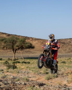 Toby Price Instagram - Stage 3 🏁 9th
Overall ⏱️ 7th 
Crazy stage, saw @sundersam early and stopped for him, got going again but the boys in front were on the move today. Stopped for Sebastian and called the heli then got back on the move… boys have done our service and we’re camping tonight to get ready for another stage tomorrrow. 
#Dakar2024