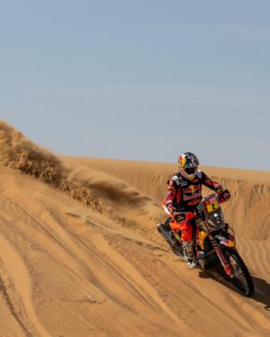 Toby Price Instagram - Stage 5 🏁 3rd
Overall ⏱️ 7th
Tricky one today, the liaison section part would have been quite dangerous so I’m glad they put that in the road book, but after that it was still just as dangerous. We got through a decent pace, missed a couple of drops and got the heart rate up a little bit. The special wasn’t very long, it was hot and there were some challenging sections in the dunes. For tomorrow we should have a good starting position for the long chrono stage, my plan is to get through safely, conserve a little energy and the bike and hopefully head into the rest day in a strong position overall.
#Dakar2024