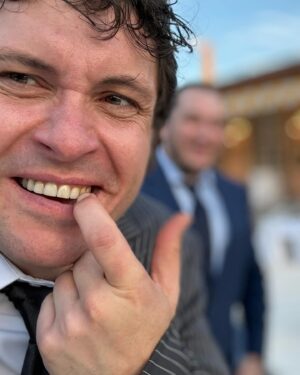 Toby Turner Instagram - MY FELLOW AMERICANS:
I have something in my teeth