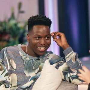 Toheeb Jimoh Instagram - The @kellyclarksonshow!! It was an absolutely pleasure! Tune in for more @thepoweronprime, #TedLasso   Chats with the President 💫💫

Stylist 💫: @ysmnsabri 
Look 👔: @paulsmithdesign 
Shoes 👟: @louboutinworld 
Grooming 💄: @chousner 
Barber 💈: @iamtrelljones 

#TedLasso #Thepower #Kellyclarkson #toheebjimoh