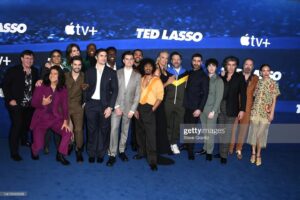 Toheeb Jimoh Instagram - Ted Lasso 3 Premier 💙 "I love you guys so very much" 

Look: @dior
Styling: @ysmnsabri 
Grooming: @chousner 

#TedLasso #appletvplus #Samobisanya #toheebjimoh