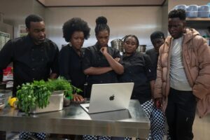 Toheeb Jimoh Instagram - Episode 7 of Ted Lasso is out now!! 
I know I say this everyweek but it's my new favourite episode 🙃💫
Written by the wonderful @phoebewalshx 📖
Directed by the ever talented @mattlipsey123 🎬

#tedlasso #appletvplus #Samobisanya #toheebjimoh