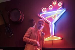 Toheeb Jimoh Instagram - Ep 6 of #TedLasso is out now! Written by our one and only @brendanhunting 🥳🥳🥳💫💫💫
Directed by the wonderful Matt Lipsey 🌟🌟🌟🌟🌟