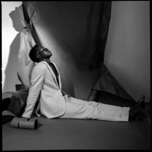 Toheeb Jimoh Instagram - Cover Shoot for Issue 30 of @port_magazine 💫💫💫
 Link to the article is in my Bio! 

📸 Shot By: @_adamajalloh
👔 Wearing: @loropianaofficial SS22
🌟 Styling: @reubenesser 
🎬 Photo Director: @maxferguson 
💄Hair & Makeup: @frankiedaniella