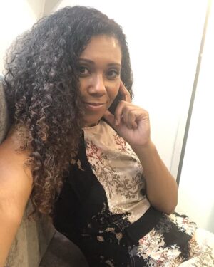Toks Olagundoye Instagram - A lazy Sunday is great for folks who can’t be bothered to pick one selfie. Post ‘em all! Some more trailer selfie moments from the week. I hope you’re all having a great weekend ♥️
•

#SundayFunday #Lazy #TimeSaver #TrailerSelfie #CurlyGirl #CurlyGirls #NaturalHair #CurlyGirlsRock #Film #TV #NaturalHairRocks #BlackGirlMagic #MelaninPoppin #Natural #NaturalMakeup #Selfie #NaturalLook #VeganGirl #VeganMakeup #Vegan #Happy #Hollywood #CrownAct #TheCrownAct #HealthyHair #RepresentationMatters #Me #DoYou