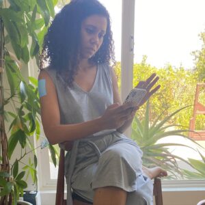 Toks Olagundoye Instagram - When you think you’ve found a quiet corner to work, but your husband is sneaking pics…. But he takes good pics, so you use them. Speaking of work, I just interviewed the podcasts’s phenomenal musical artist of the month, @ItsGeorgiaParker, and had a truly delightful time (episode out on Tuesday). She is an insanely talented musical artist. AND, speaking of insanely talented people and the podcast, there’s a new episode out today. Continuing Arcane appreciation with ten random questions directed at the phenomenal @miasinclairjenness. It’s a great episode. She’s a truly special human and I have a great deal of fun with her.
•
#Work #IndieMusic #IndieMusician #Candid #Werk  #IndieMusic #T42Pod☕️ #Musician #TripleThreat  #Broadway #LesMiserables #Matilda #Singing #Actor #Voice #Dance #Animation #VoiceoverArtist #Arcane #BlackPodcasters #Feet #MadeYouLook #Talent #TeaForTwo #TenQuestions #BlackPodcast #TeaForTwoPodcast #Powder #Corner #CurlyGirl
•
📸: #ElHubbo