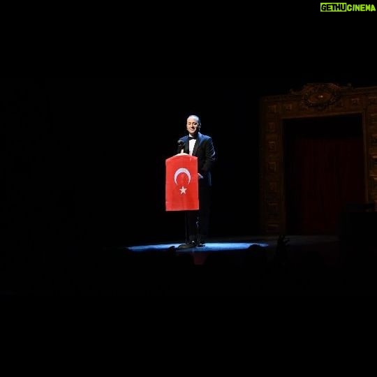 Tolga Çevik - 23.4K Likes - 100 yıllık Cumhuriyetimizin ve kurucusu Mustafa Kemal Atatürk'ün karşısında saygıyla eğiliyoruz. Gelecek asırlarımız için umut, sevgi ve emekle sahne ışıkları altında olmaya devam edeceğiz. ❤️
29 Ekim Cumhuriyet Bayramımız kutlu olsun! 🇹🇷