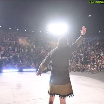 Tolga Çevik - 23.7K Likes - Teşekkürler İzmir!! Yine çılgın bir geceydi🕺🏻🙏🏻 #TOLGSHOW