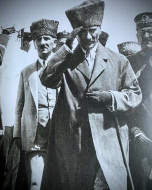 Tolga Çevik Instagram - 19 Mayıs Atatürk’ü Anma Gençlik ve Spor Bayramımız kutlu olsun.🇹🇷