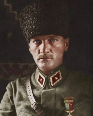 Tolga Çevik Instagram - Saygıyla, minnetle ve her geçen gün artan bir özlemle anıyorum #Uluönder #MustafaKemalAtatürk