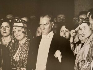 Tolga Çevik Instagram - Büyük önderimiz Mustafa Kemal ATATÜRK . Seni saygıyla,sevgiyle,minnetle ve  hasretle anıyoruz. Sonsuza dek  gururumuzsun. Nur içinde yat.