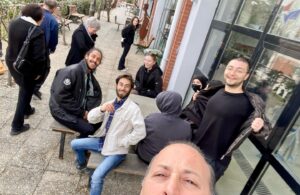 Tolga Çevik Instagram - Yine bir gün,Anadolu Üniversitesi Heykel Bölümünde güzel gençlerle toplanmışız🤣🤣🕺🏻