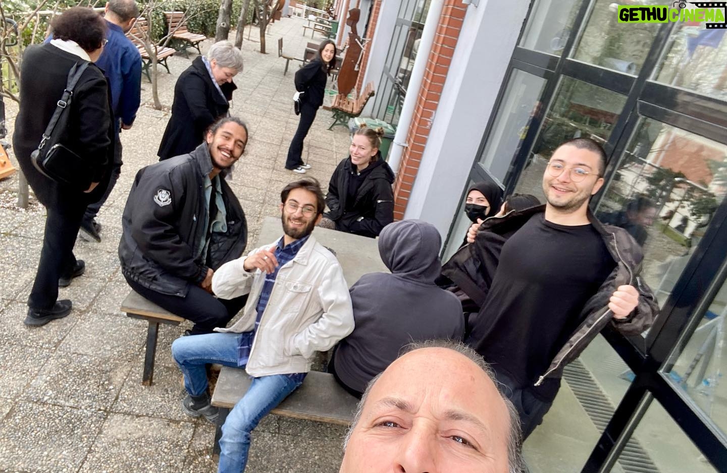 Tolga Çevik - 35.1K Likes - Yine bir gün,Anadolu Üniversitesi Heykel Bölümünde güzel gençlerle toplanmışız🤣🤣🕺🏻