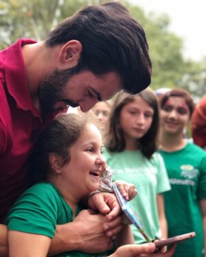 Tolga Mendi Instagram - Kansersiz Yaşam Derneği tarafından düzenlenen etkinlikte bugün onlarca özel ve güzel kalbe dokunabilmenin mutluluğunu yaşadık...Hepiniz ayrı ayrı çok özelsiniz❤️ @kansersizyasam 
@hiragungor1 
@didakaymaz