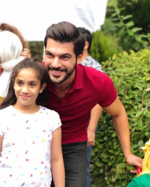 Tolga Mendi Instagram - Kansersiz Yaşam Derneği tarafından düzenlenen etkinlikte bugün onlarca özel ve güzel kalbe dokunabilmenin mutluluğunu yaşadık...Hepiniz ayrı ayrı çok özelsiniz❤️ @kansersizyasam 
@hiragungor1 
@didakaymaz