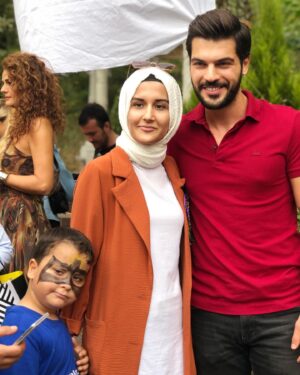 Tolga Mendi Instagram - Kansersiz Yaşam Derneği tarafından düzenlenen etkinlikte bugün onlarca özel ve güzel kalbe dokunabilmenin mutluluğunu yaşadık...Hepiniz ayrı ayrı çok özelsiniz❤️ @kansersizyasam 
@hiragungor1 
@didakaymaz