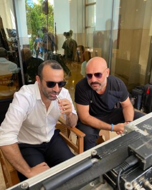 Tolga Tekin Instagram - Heyecanla beklediğimiz gün geldi.Aktris bugünden itibaren @disneyplustr’de.Bizler çekerken çok keyif aldık,umarız siz de izlerken aynı keyifi ve heyecanı yakalarsınız🙏💪🫶🧿👊🦋(bu arada o tekmeyi atan benim😎) @disneyplustr @bkmonline @sonercaner__  @hakan.bonomo @pinarrdenizzz @urazka @ahmetrifatsungar @sebnemhassanisoughi @ipeksiciceksi @serhatkilic.official @sozyurek @brkbujin #aktris İyi Seyirlerrr 😉
