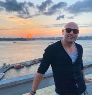 Tolga Tekin Instagram - Pek sevişmeyiz Sonbaharla,ama gelsin bakalım😎🤘🦋 #salacak
