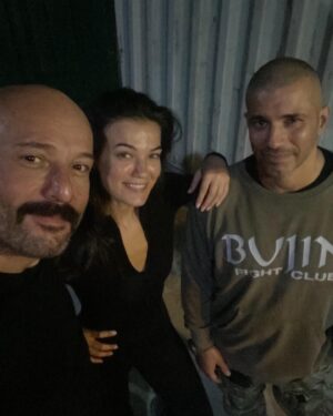 Tolga Tekin Instagram - Heyecanla beklediğimiz gün geldi.Aktris bugünden itibaren @disneyplustr’de.Bizler çekerken çok keyif aldık,umarız siz de izlerken aynı keyifi ve heyecanı yakalarsınız🙏💪🫶🧿👊🦋(bu arada o tekmeyi atan benim😎) @disneyplustr @bkmonline @sonercaner__  @hakan.bonomo @pinarrdenizzz @urazka @ahmetrifatsungar @sebnemhassanisoughi @ipeksiciceksi @serhatkilic.official @sozyurek @brkbujin #aktris İyi Seyirlerrr 😉
