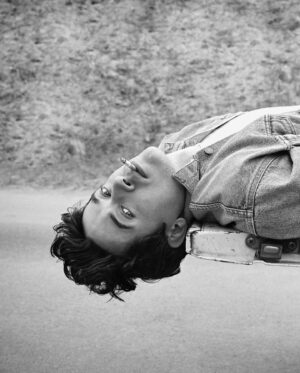 Tom Blyth Instagram - @julianunganostudio capturing my inner Tommy The Kid for @behindtheblinds 

Styling - @doll.pratt 
Grooming - @joannapford