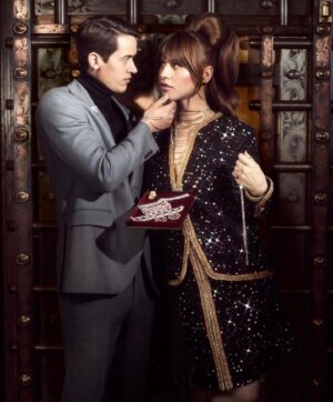 Tom Blyth Instagram - A few weeks ago @ivygetty and I pulled off a massive jewellery heist, and somehow @townandcountrymag captured the whole thing on camera.

💫@townandcountrymag MAY 2022, out now💫

EIC: @stellenevolandes 
Photographer: @richardphibbs 
Stylist: @mk_boylan 
Grooming: @losigrooming @honeyartists