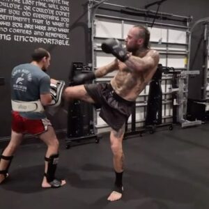 Tom Büdgen Instagram - Early morning movements with Kru Ronnie. @tampamuaythai / @thedarkartsgym