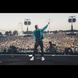 Tom Chaplin Instagram - Beautiful scenes with my @keaneofficial bros at @isleofwightfest on Saturday. Just be able to stand there and soak it in after all these years fills our hearts with joy. Thanks to everyone who was there. TC xxx

📸 @jonstonevideo