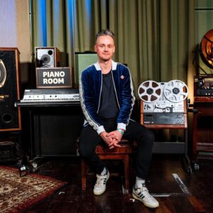Tom Chaplin Instagram - A beautiful Piano Room performance from Tom Chaplin! 🧡

Listen on @bbcsounds | Watch on @bbciplayer