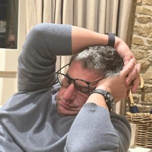 Tom Kerridge Instagram - Had the best couple of days at @daylesfordfarm hanging out in a tiny chair , wonderful friends @bethcullenkerridge , @thedaajb , @lucybosi1 and with these two jokers @satbains1 and @claudebosi1….. dropping stuff on the floor, setting the smoke alarm off when making toast, seeing our books, jumping in ice baths and riveting conversation….. 😂😂

What an amazing place!! Great shop, spa, gym, accommodation all based on food, drink and our great farming community!