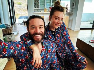 Tom Pelphrey Instagram - Merry Christmas!!!! ⭐️🙏💫♥️
@kaleycuoco