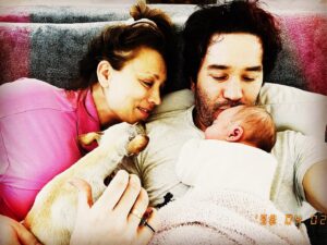 Tom Pelphrey Instagram - Happy One Year bud… best year ever.  Love you more each day. ♥️🤍🐣🐣
@kaleycuoco