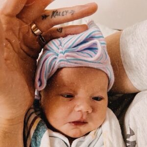 Tom Pelphrey Instagram - “You are the Soul of the Universe.  And your name is Love.” -Rumi

My heart is full of love and gratitude for this miracle….

🤍Matilda Carmine Richie Pelphrey🤍3/30

Eternally grateful for the strength and bravery of my soulmate and best friend @kaleycuoco.  You are incredible. 💪♥️
🙏🙌🙏🙌🙏🙌🙏🙌🙏🙌🙏🙌🙏🙌