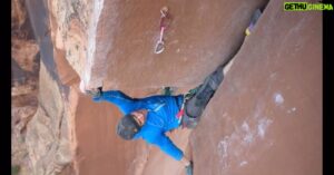 Tom Randall Instagram - Whoops! 😅😅 New routing and early repeats often involve a bit of choss wrestling… 

Stay calm, laugh it off. Best course of action!

Full video out today on the @wide_boyz YouTube channel. Link in my stories 🎥

Thanks to @mytendon for supporting this video! 🙏