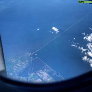 Tom Scott Instagram - It’s not often you can look out of a plane window mid-flight and immediately recognise where you are, but sometimes…