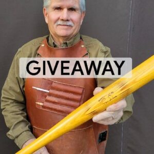 Tom Silva Instagram - GIVEAWAY! (CLOSED) For a chance to win 
✨Follow me @tomsilvatoh
✨Like this post 
✨Tag as many people as you'd like separate comments below.
✨For an extra chance to win share this video in your stories! 
I'll pick a winner this Sunday, June 19th GOOD LUCK!!