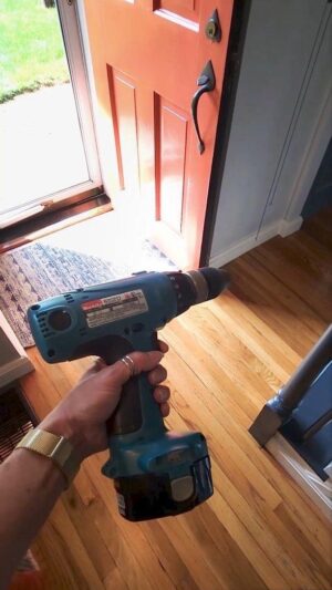 Tom Silva Instagram - You rang? 

#dadseverywhere #sos #dadsanddaughters #dadsofinstagram #dadjokes #diy #thisoldhouse