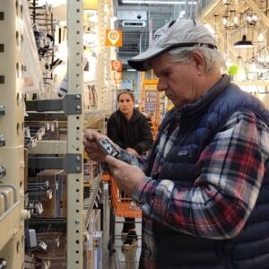 Tom Silva Instagram - Customer assistance on aisle 5. 

#fatherdaughter #humor #homedepot #homeimprovement #diyprojects #thisoldhouse #dadsofinstagram #dadsanddaughters